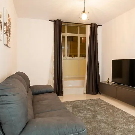 Charming 2br W/maltese Balcony Off The Promenade By 360 Estates *