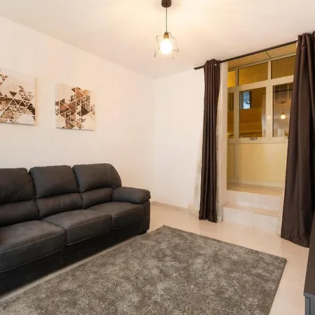 Charming 2br W/maltese Balcony Off The Promenade By 360 Estates