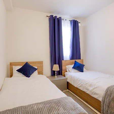 Charming 2br W/maltese Balcony Off The Promenade By 360 Estates Gzira