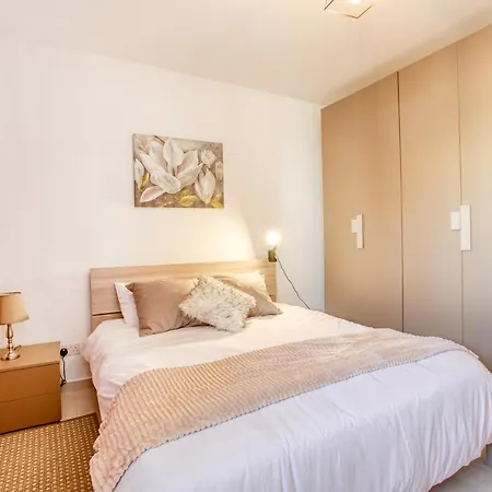 Apartament Charming 2br W/maltese Balcony Off The Promenade By 360 Estates *