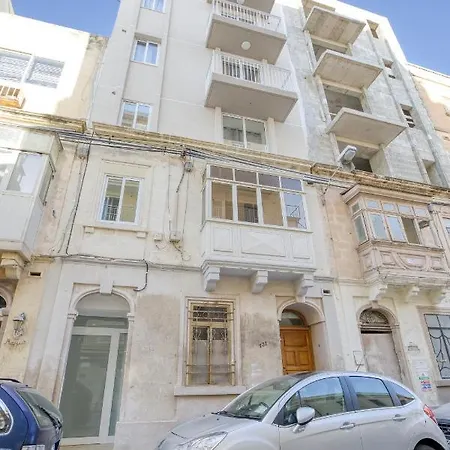 Charming 2br W/maltese Balcony Off The Promenade By 360 Estates Gzira