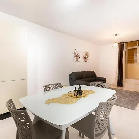 דירה Charming 2br W/maltese Balcony Off The Promenade By 360 Estates